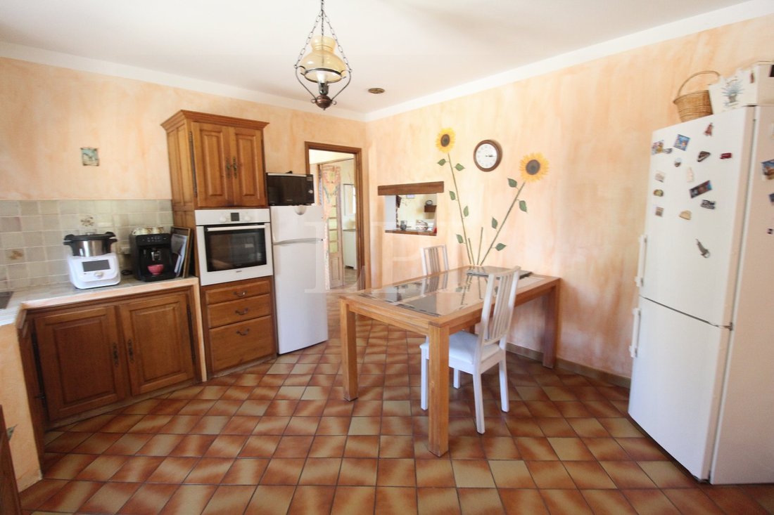 House in Saint-Saturnin-lès-Apt, Provence-Alpes-Côte d'Azur, France 5 - 17235253