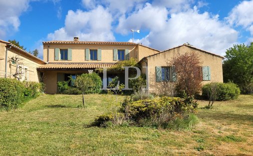 House in Saint-Saturnin-lès-Apt, Provence-Alpes-Côte d'Azur, France 1