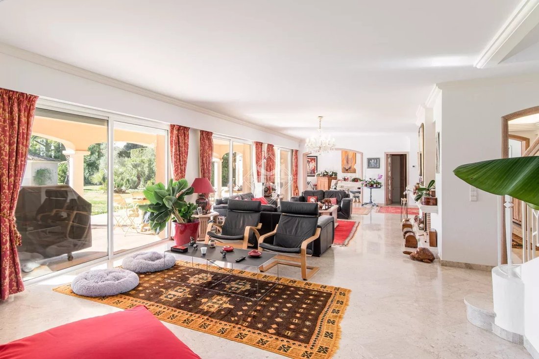 Villa in Mougins, Provence-Alpes-Côte d'Azur, France 4 - 17235455