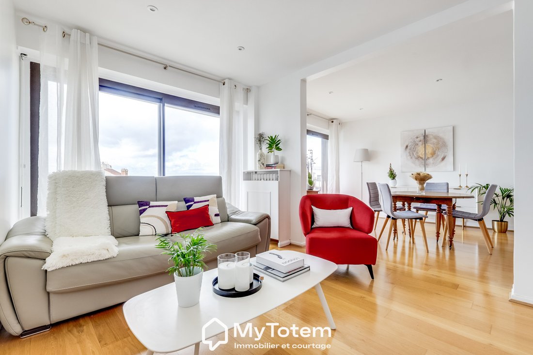 Apartment in Centre Ville-Sarments, Châtillon, France 1 - 17235075