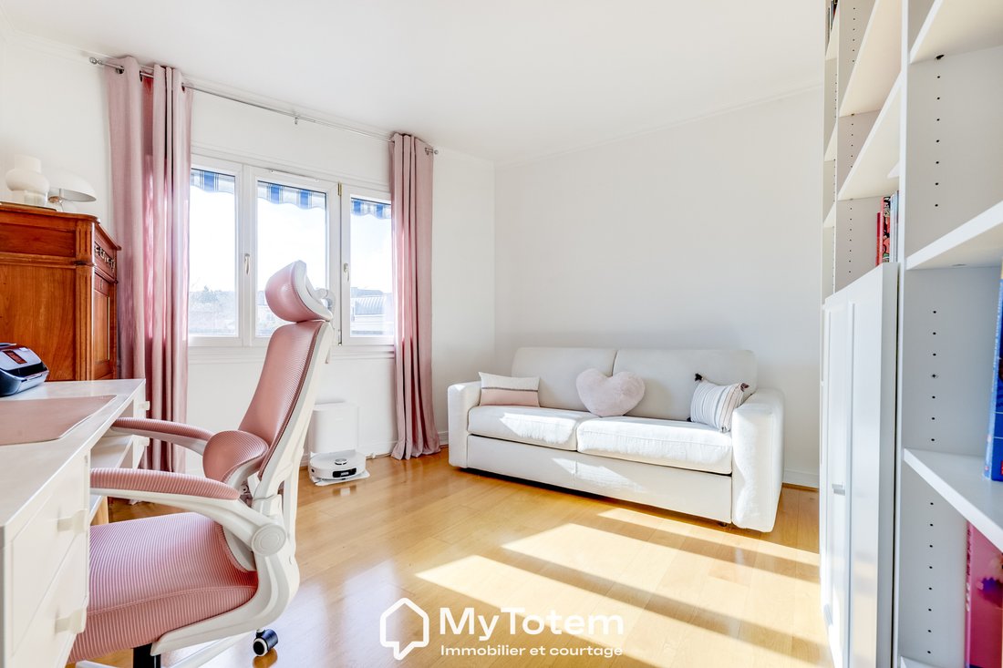 Apartment in Centre Ville-Sarments, Châtillon, France 3 - 17235075