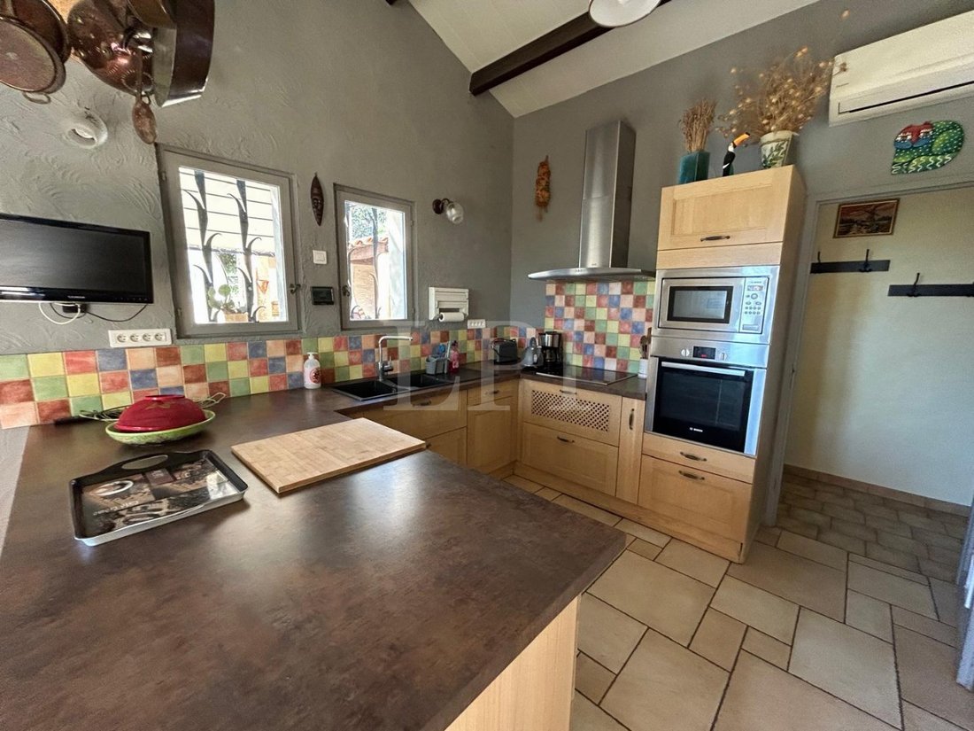 House in Saint-Saturnin-lès-Apt, Provence-Alpes-Côte d'Azur, France 4 - 17235280