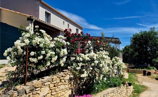 House in Saint-Martin-de-Castillon, Provence-Alpes-Côte d'Azur, France 1