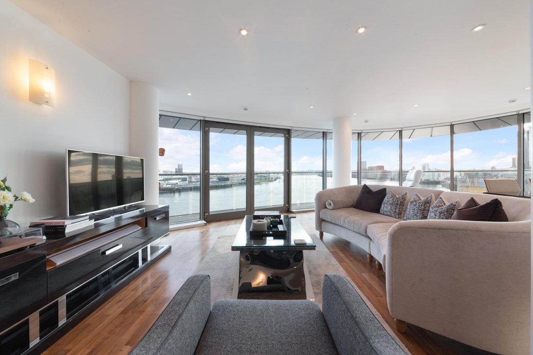 Apartment in Poplar, Tower Hamlets, England 1 - 17236091