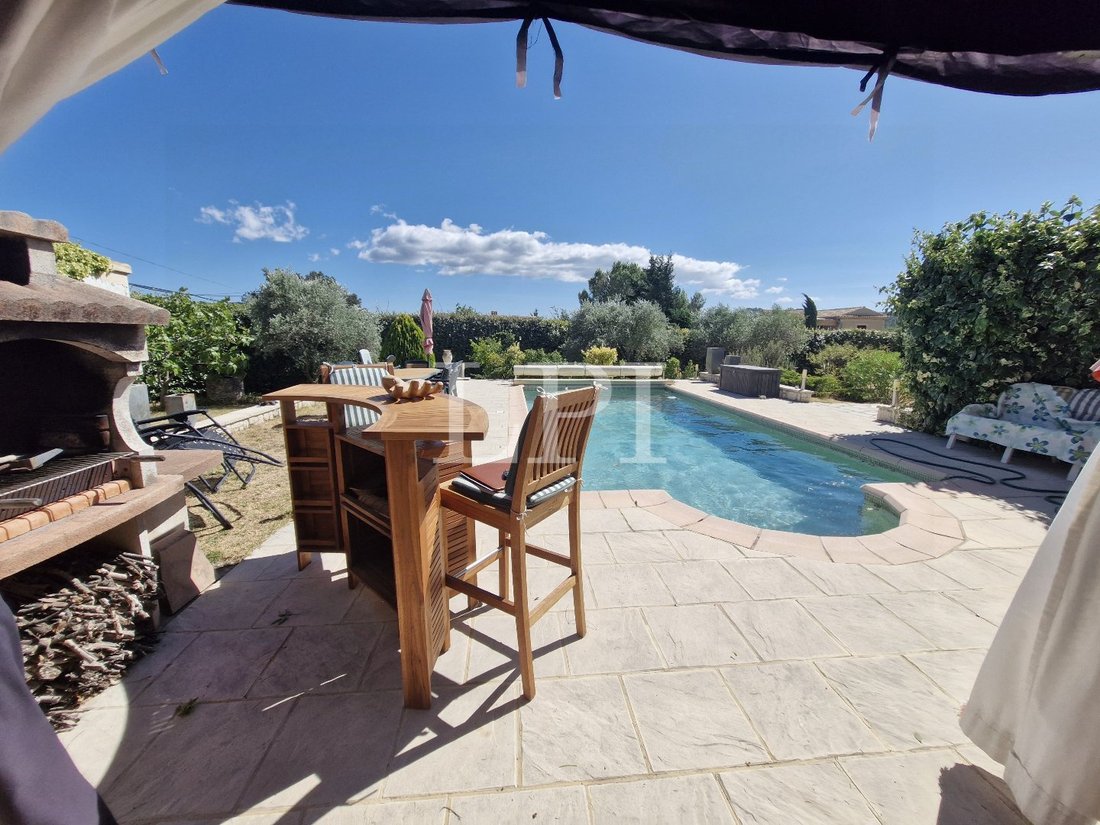 House in Saint-Saturnin-lès-Apt, Provence-Alpes-Côte d'Azur, France 1 - 17235212