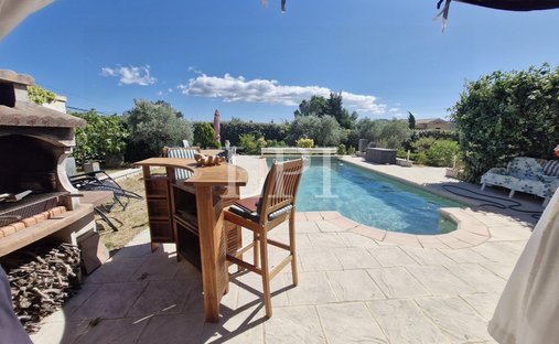 Casa a Saint-Saturnin-lès-Apt, Provenza-Alpi-Costa Azzurra, Francia 1