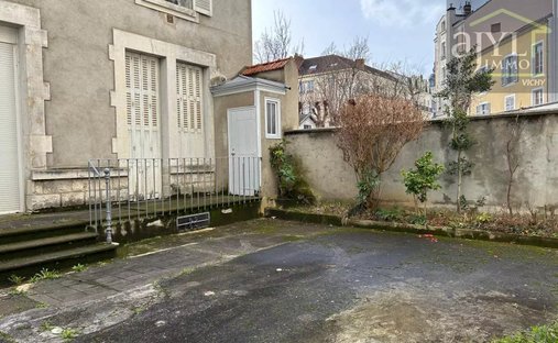 17th C. Chateau (With A Section Dedicated To Events) And 5 Acres In Centre Of France