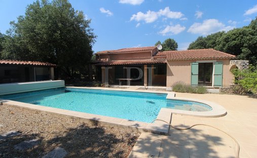 House in Saint-Saturnin-lès-Apt, Provence-Alpes-Côte d'Azur, France 1