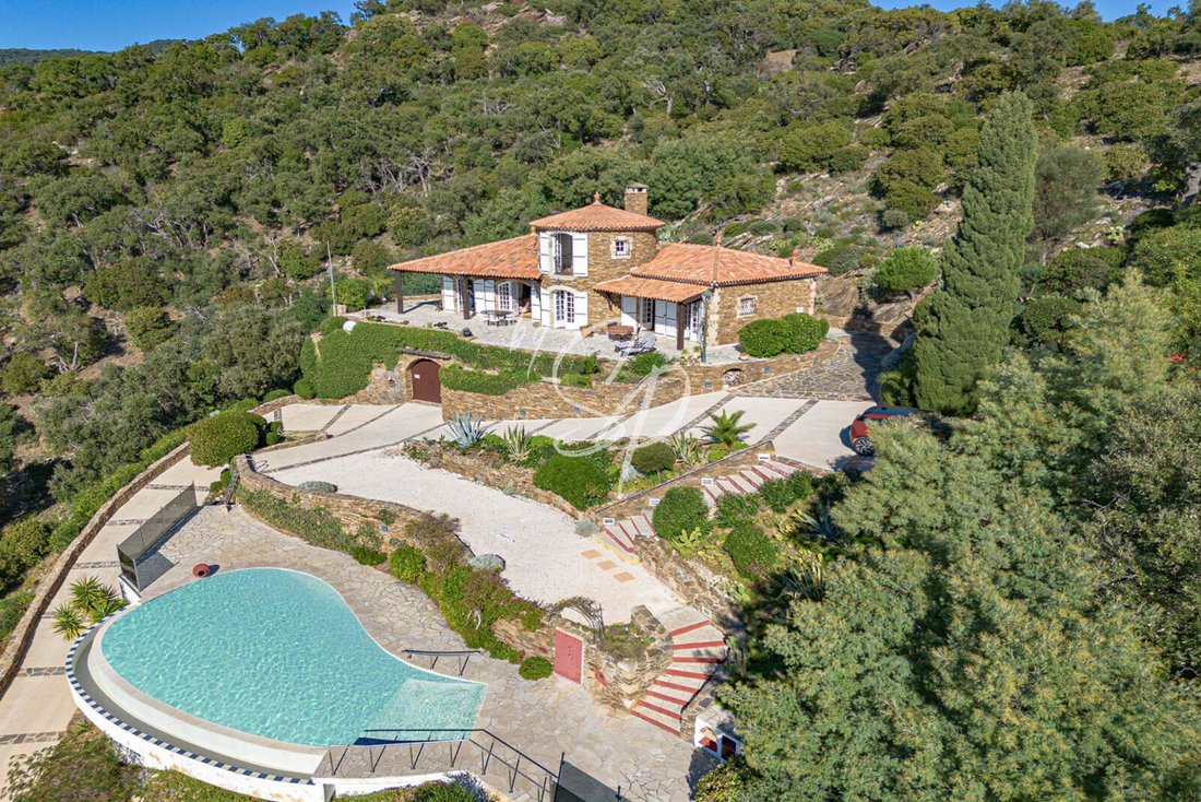 Villa in Le Lavandou, Provence-Alpes-Côte d'Azur, France 1 - 17237131