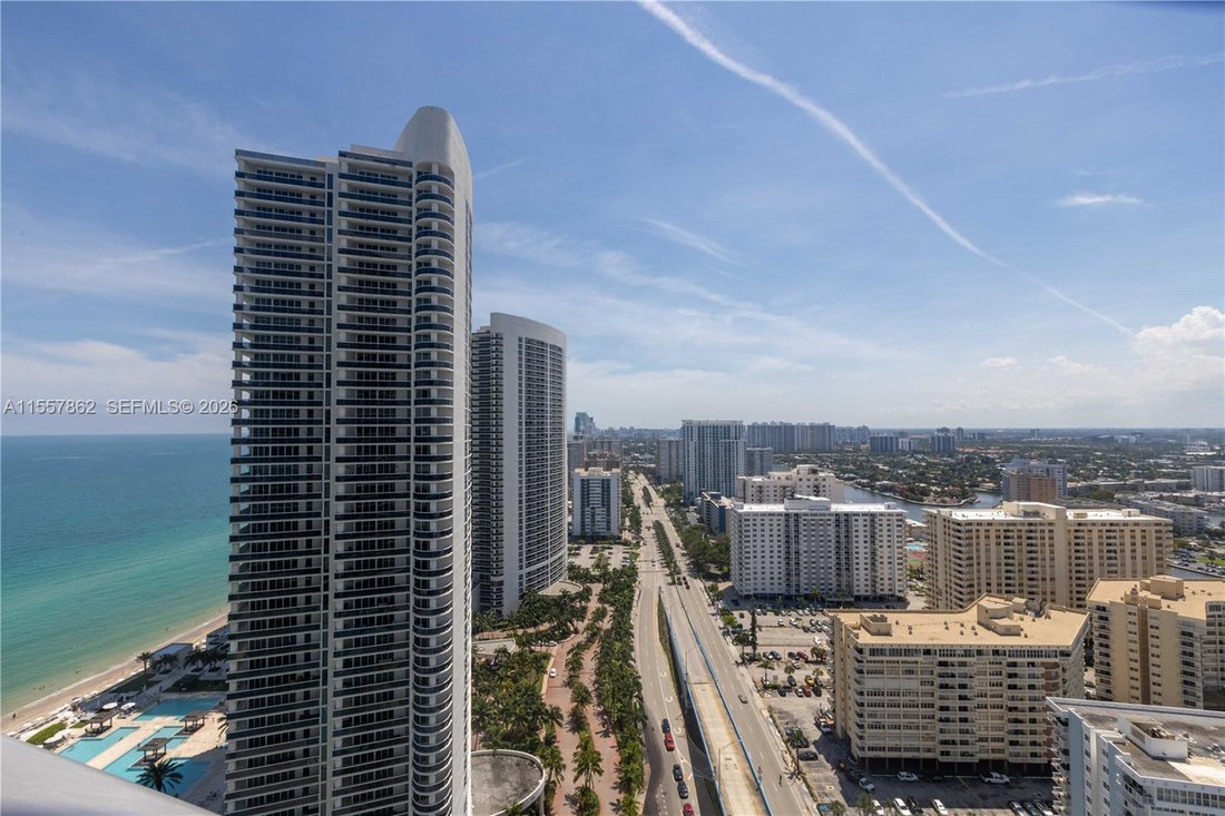 Condo in Hallandale Beach, Florida, United States 3 - 17203264
