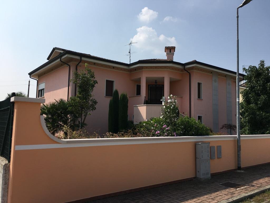 Villa in Center, Suzzara, Lombardy 1 - 17237541
