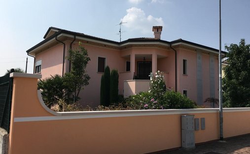Villa à Centre, Suzzara, Lombardie 1