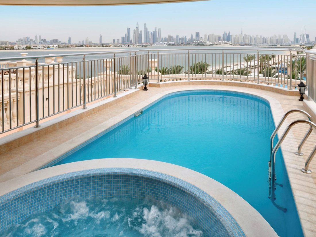 Villa in Palm Jumeirah, Dubai, United Arab Emirates 2 - 17239496