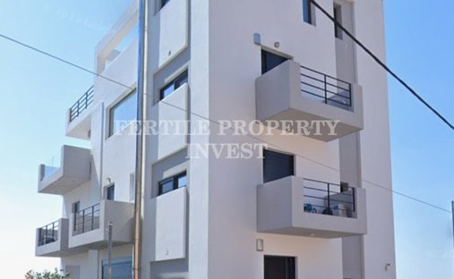 House in Korydallos, Attica, Greece 1