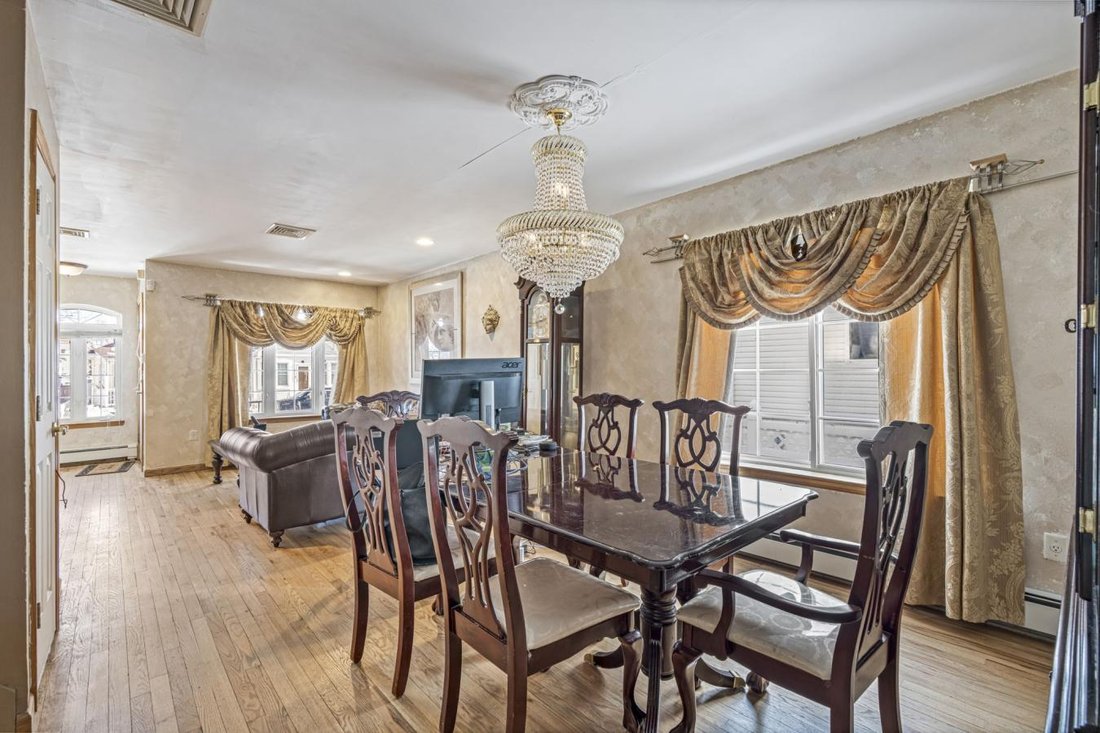House in New York, New York, United States 2 - 17238702