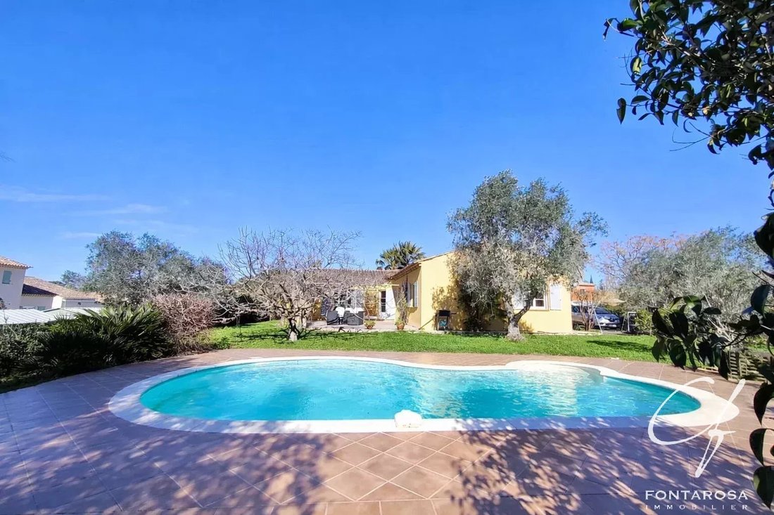 House in Frejus, Provence-Alpes-Côte d'Azur, France 1 - 17237169