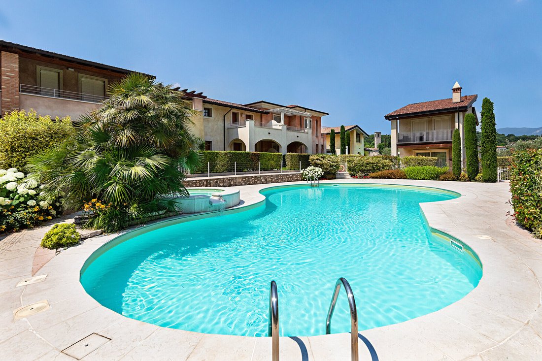 Villa in Manerba del Garda, Lombardy, Italy 1 - 17238685