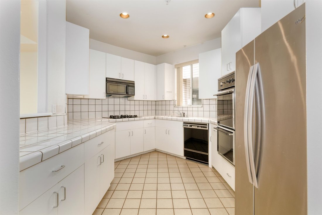 Condo in Los Angeles, California, United States 5 - 17243048