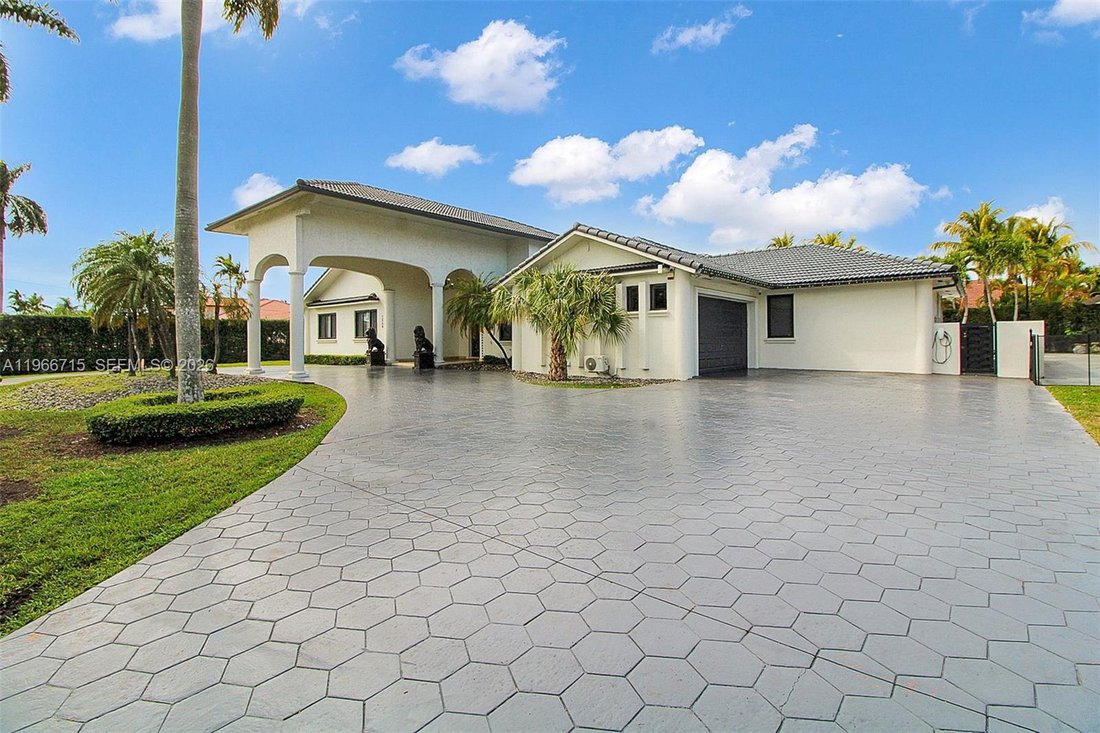 House in Miami, Florida, United States 1 - 17242512