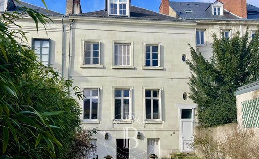 Estate in Cathédrale, Tours, France 1