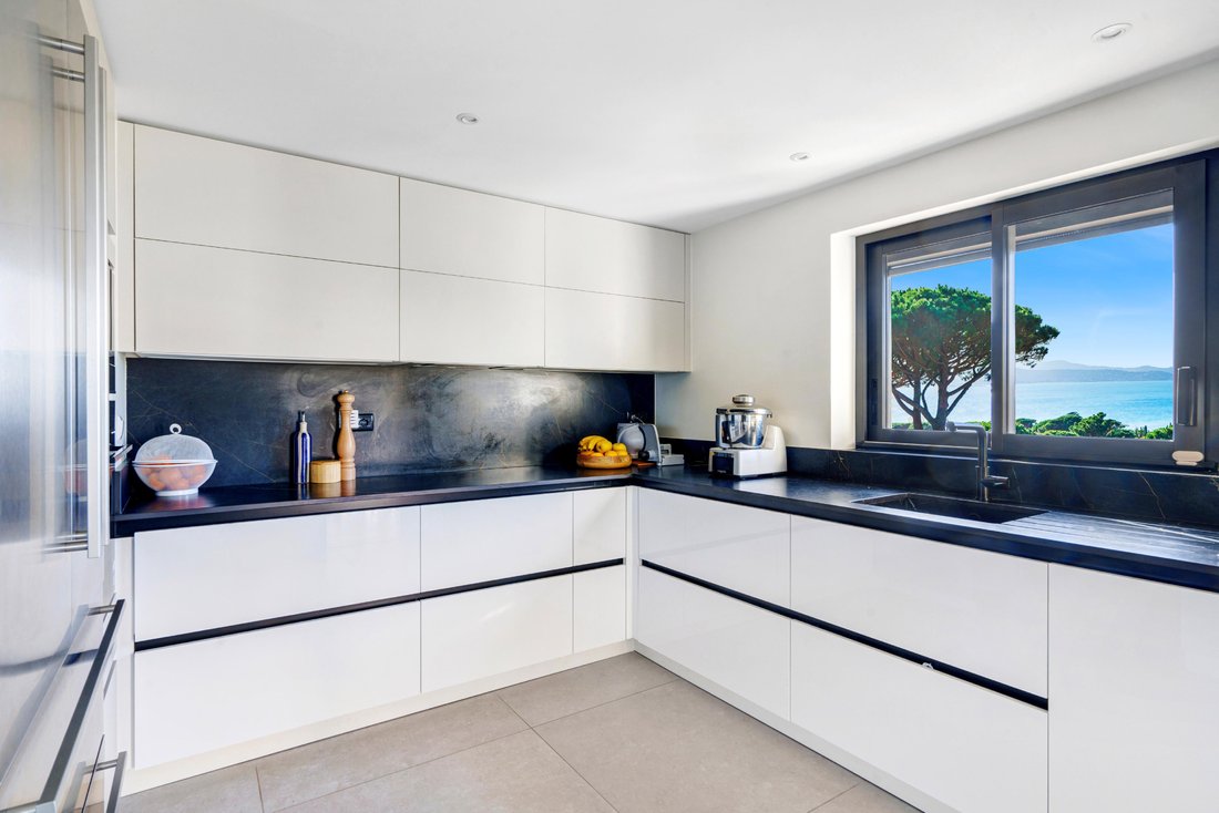 House in Ville-Les Saquedes-Le Bouillonnet, Sainte-Maxime, France 3 - 15024949