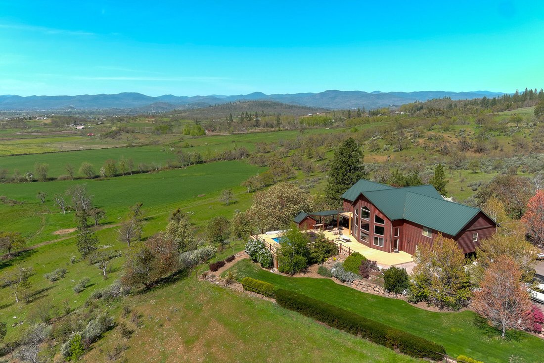 House in Eagle Point, Oregon, United States 1 - 17243670