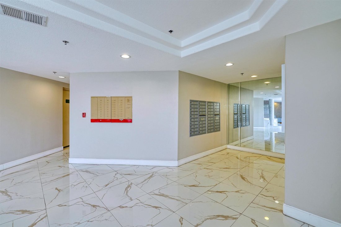 Condo in Los Angeles, California, United States 2 - 17243048