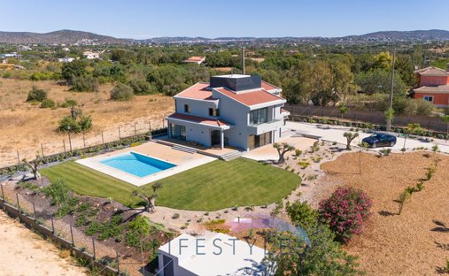Villa in Quarteira, Algarve, Portugal 1
