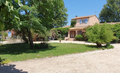 House in Nevons-route d'Apt, L'Isle-sur-la-Sorgue, France 1