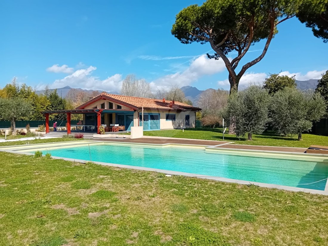 Villa in Pietrasanta, Tuscany, Italy 1 - 17226948