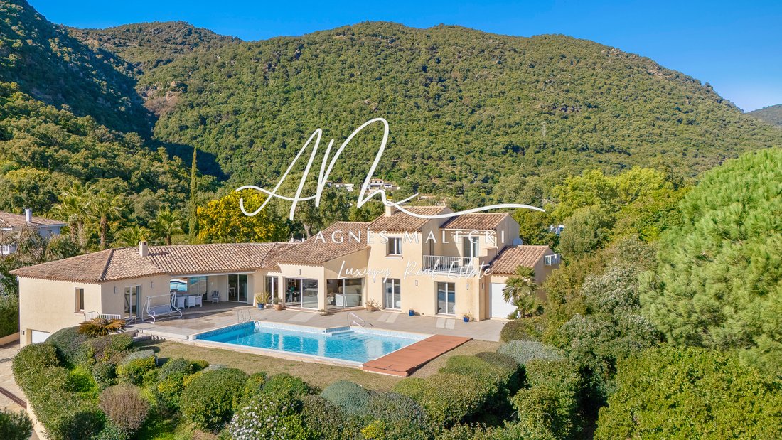 Estate in Nord, Cavalaire-sur-Mer, France 3 - 17149584