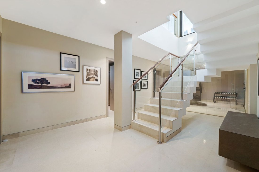 Villa in Puerto Banus, Marbella, Spain 5 - 17241919
