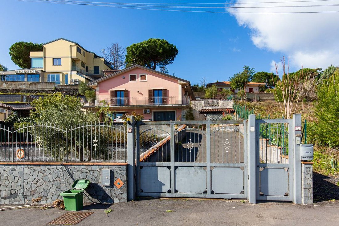 Villa in Nicolosi, Sicily, Italy 2 - 17244593
