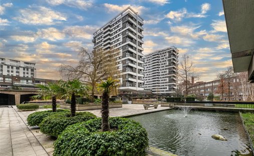 Apartment in Hyde Park, Westminster, England 1