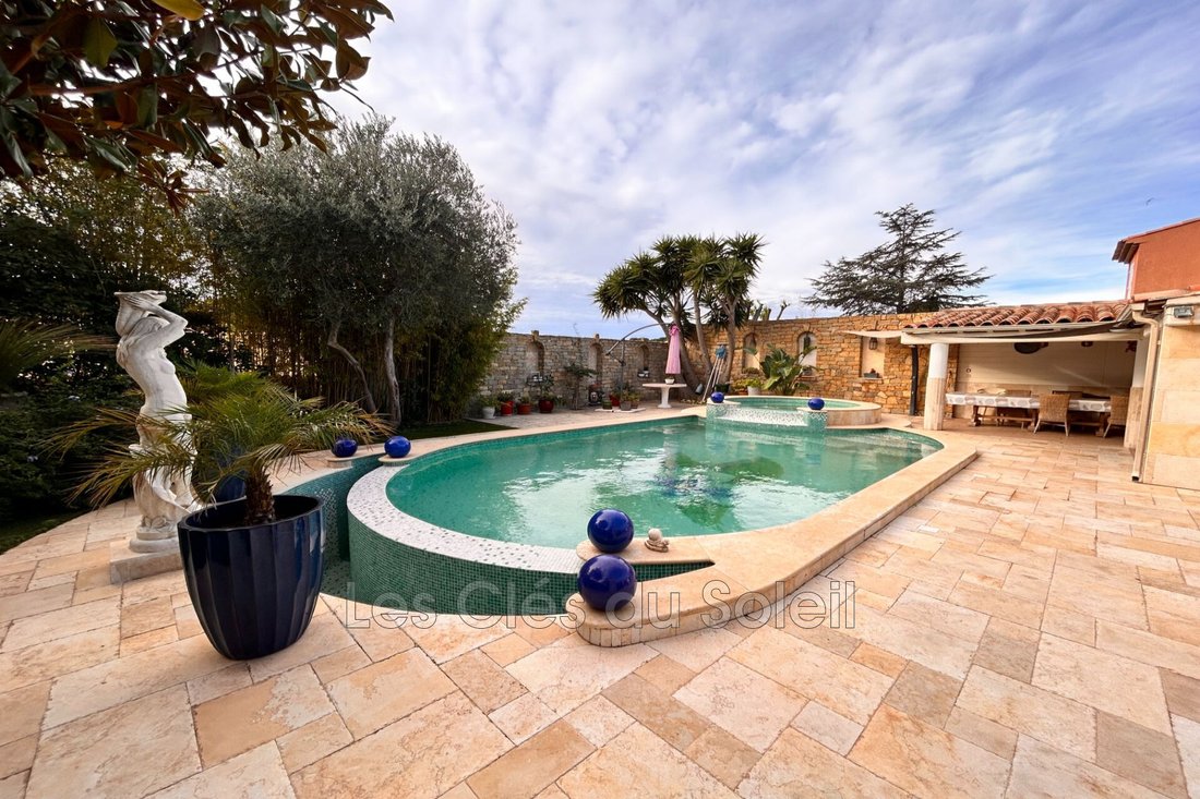 Villa in Sanary-sur-Mer, Provence-Alpes-Côte d'Azur, France 4 - 17241242