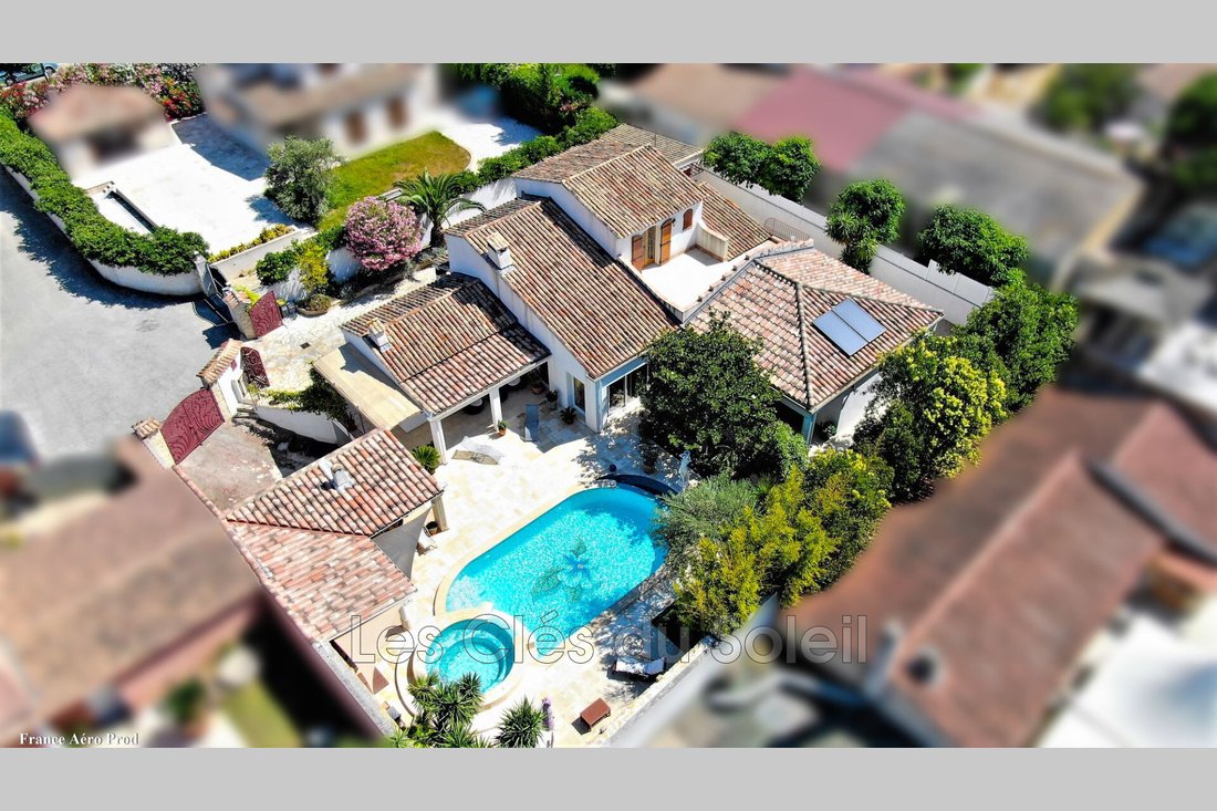 Villa in Sanary-sur-Mer, Provence-Alpes-Côte d'Azur, France 2 - 17241242