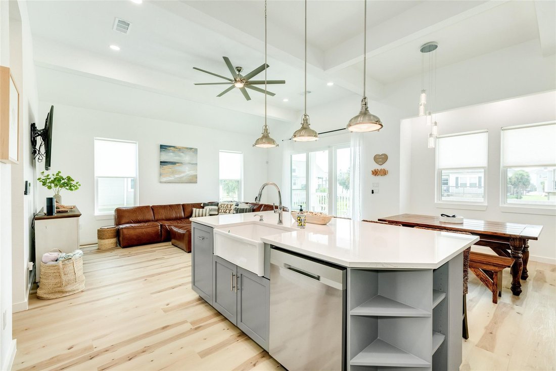 House in Galveston, Texas, United States 5 - 17242855