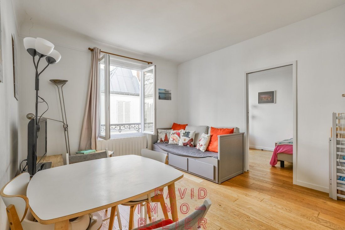 Apartment in Lorette-Martyrs, Paris 9e Arrondissement, Paris 2 - 17241353