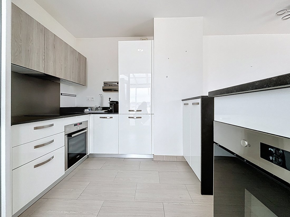 Apartment in Saint Loup, 10e Arrondissement, Marseille 2 - 17241125