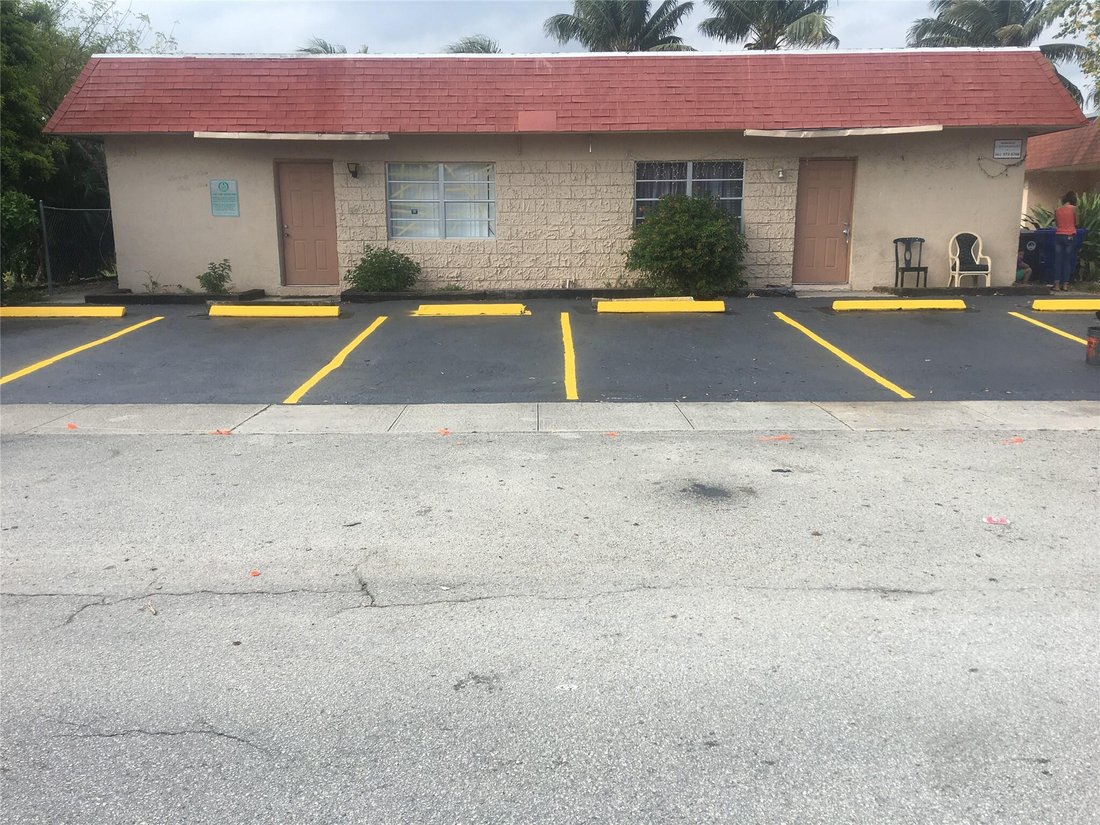House in North Lauderdale, Florida, United States 1 - 17240141