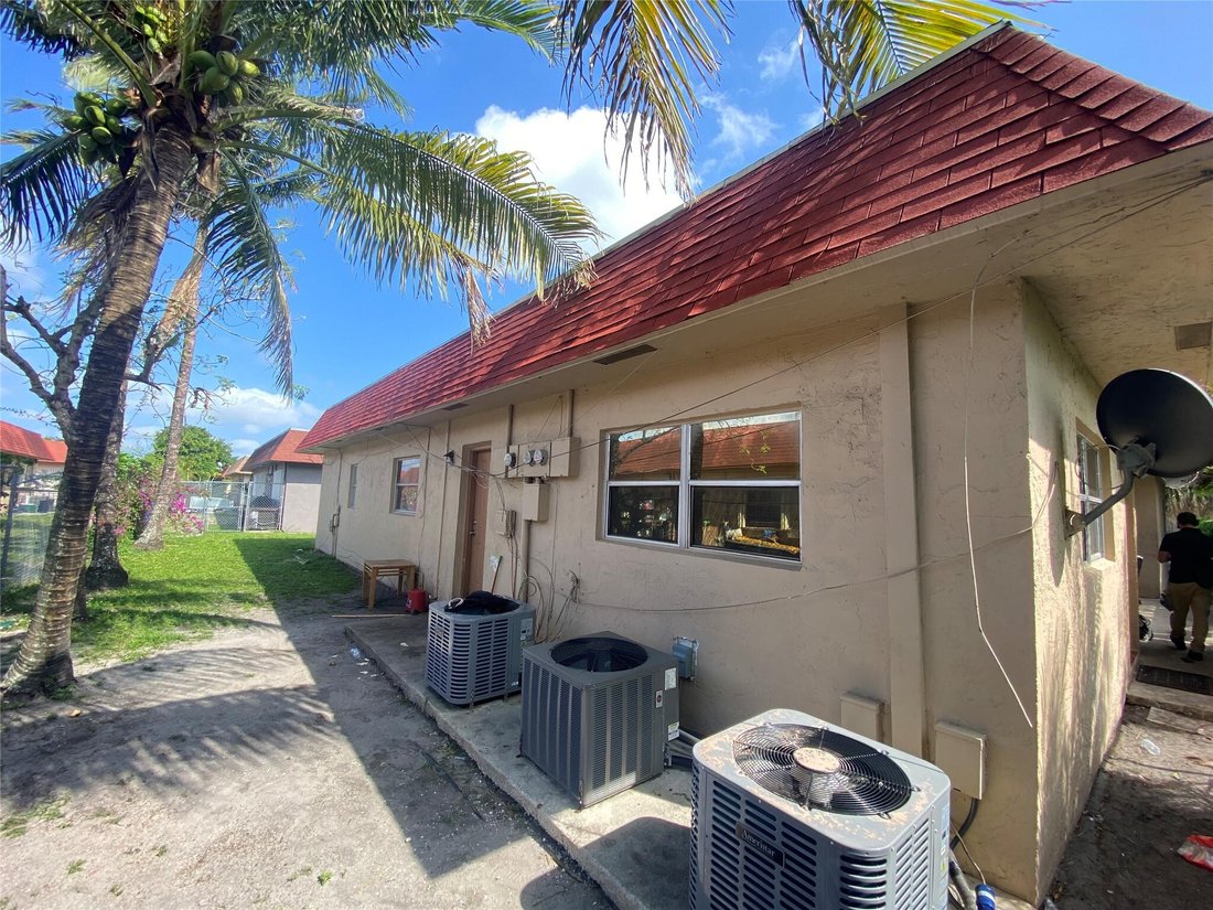 House in North Lauderdale, Florida, United States 4 - 17240141