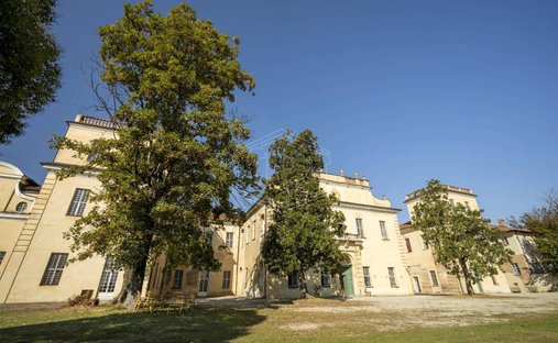 Schloss in San Giorgio Canavese, Piemont, Italien 1