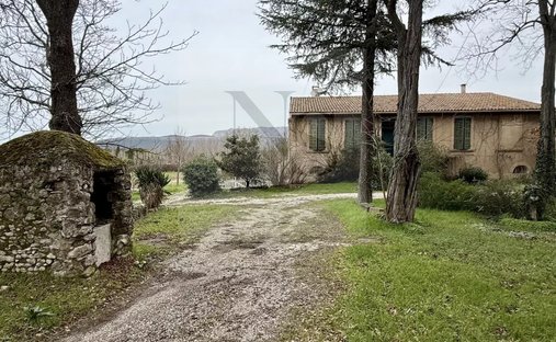Villa in Est, Fuveau, France 1