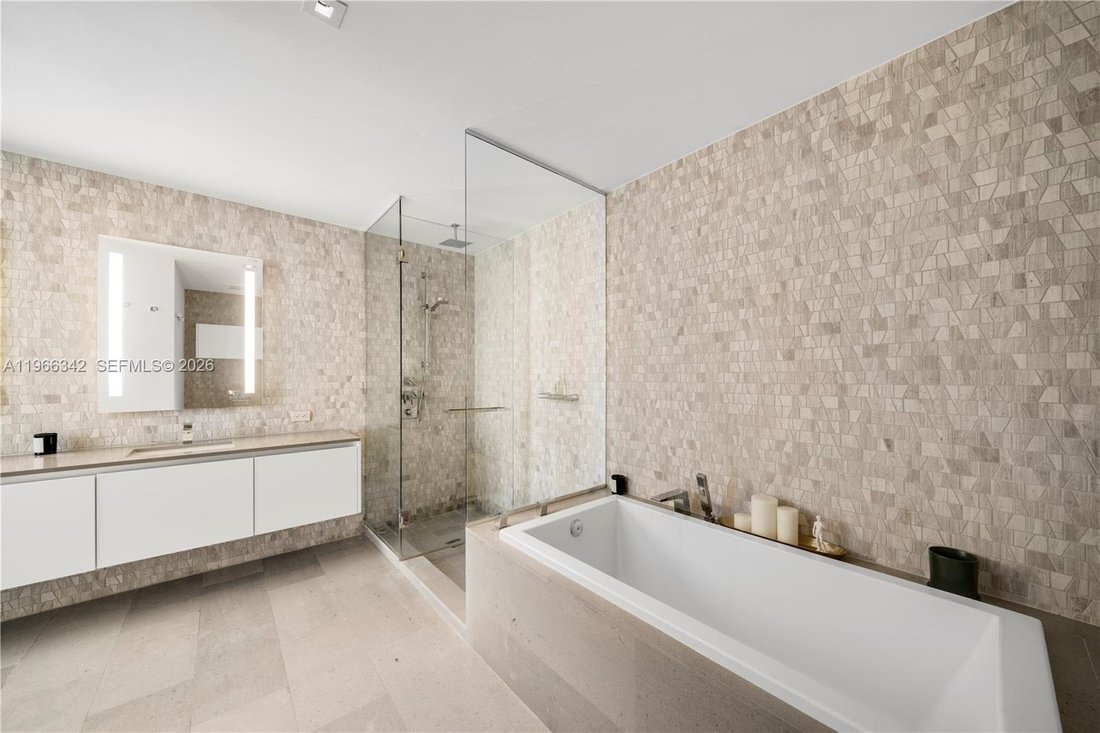Condo in Miami, Florida, United States 5 - 17244221