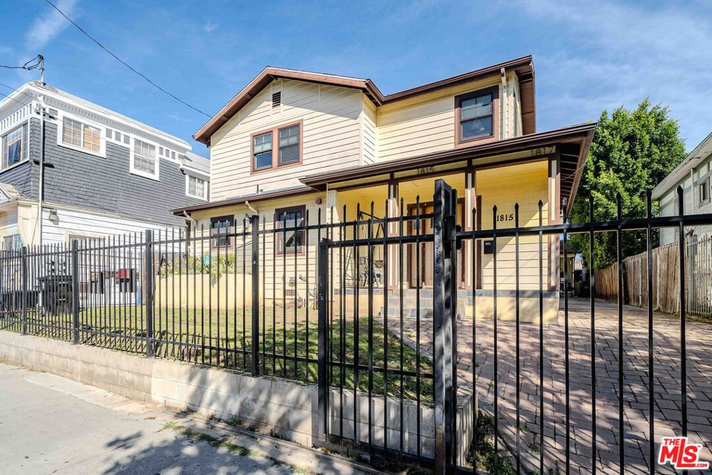 Los Angeles, California, United States 2 - 17243770
