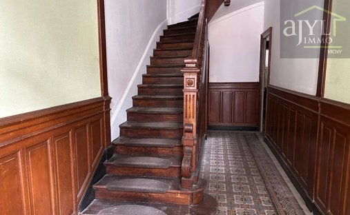 17th C. Chateau (With A Section Dedicated To Events) And 5 Acres In Centre Of France