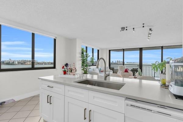 Condo in Miami, Florida, United States 3 - 17240088