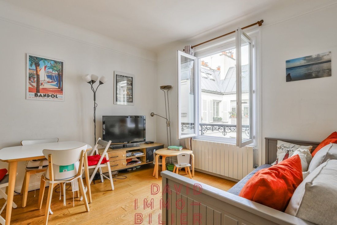 Apartment in Lorette-Martyrs, Paris 9e Arrondissement, Paris 1 - 17241353
