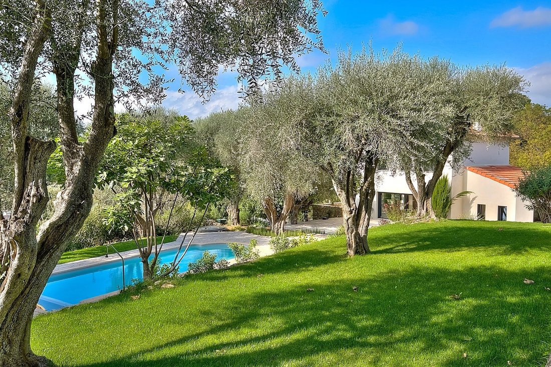 House in Mougins, Provence-Alpes-Côte d'Azur, France 1 - 13321382