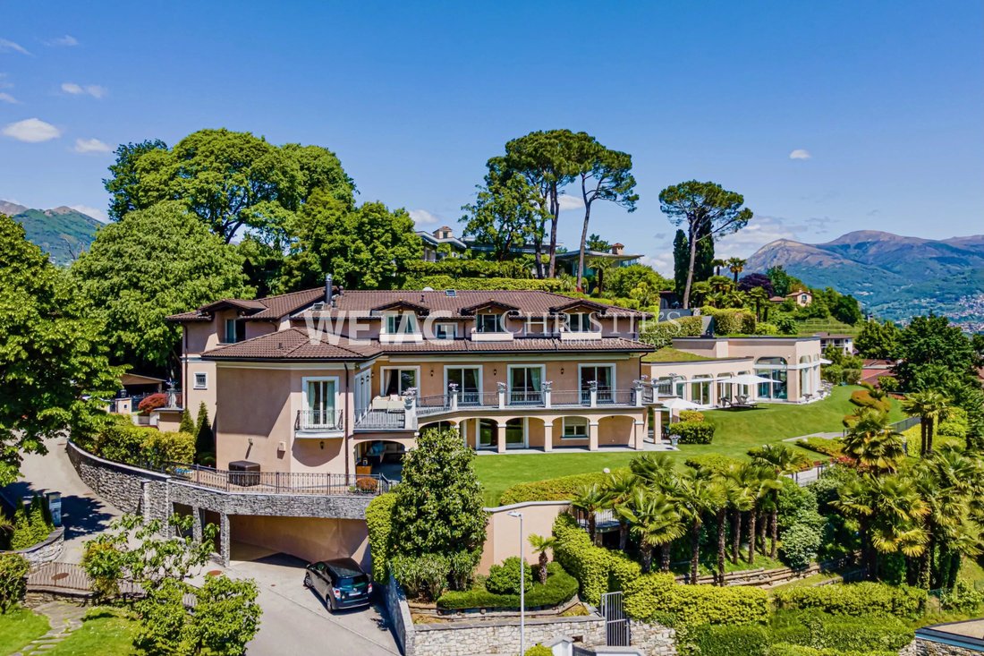A True Gem Of Peace & Luxury With Breathtaking Lake Views
